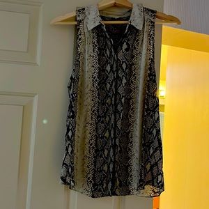 Lovely Joie sleeveless collared snake print top